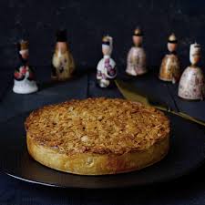 Galette De L Epiphanie Croustillante Pate A L Epeautre On Dine Chez Nanou En 2020 Faire Une Pate Feuillete Galette Croustillant