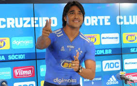 Moreno martins, goleador de bolivia, fue castigado por la conmebol tras cuestionar la realización de la copa américa. Marcelo Moreno E Apresentado Com Camisa Do Cruzeiro Pintada No Corpo E Se Coloca A Disposicao De Adilson Para Reestrear Superesportes