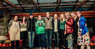 What?!!! I'm seeing that correctly right June 3rd is The Girl Meets World  Season 3 Premieres that's the date Lorelai and Luke were supposed to get  married what is going on?!!