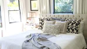 Style and simplicity is the hallmarks of this classic cottage style bed. Country Cottage Style Bedrooms Homepimp