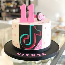 Cake design tik tok geburtstag. 1001 Ideen Fur Angesagte Und Leckere Tiktok Torte 15 Geburtstagskuchen Kuchen Geburtstag Geburtstag Kuchen Madchen