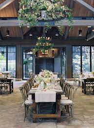 Classic Fall Wedding At Old Edwards Inn And Spa In Highlands North Carolina Old Edwards Inn Wyoming Weddings Modern Chic Wedding