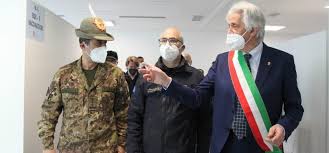 Il generale francesco paolo figliuolo ha maturato esperienze e ricoperto incarichi molteplici e diversificati, in ambito forza armata esercito, interforze e internazionale. Il Generale Figliuolo E L Ingegnere Curcio All Apertura Del Polo Vaccinale Di Piediripa