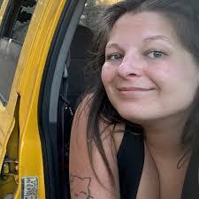 Connie Dickson's Instagram, Twitter & Facebook