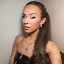 Ebony Paige (@EbonyPaige17)