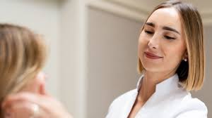 La perfezione imposta dai social e la ribellione dei medici estetici. La  dottoressa D'Angelo: “Mi rifiuto di guadagnare sulle fragilità delle 18enni”