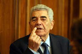 Γεννήθηκε στην αθήνα και είναι γιος του βασίλη κεδίκογλου, πρώην βουλευτή και υπουργού του πανελληνίου σοσιαλιστικού κινήματος (πασοκ). Pe8ane O Basilhs Kedikogloy