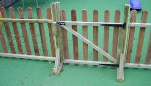 Movable Fencing Looks Easy Enough To Diy Front Yard Fence Rustic Fence Driveway Fence