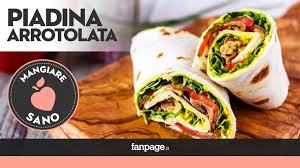 Se la fate seguendo la mia ricetta arrotolatela quando è quando è ancora tiepida spalmate con formaggio e farcite con le verdure a listarelle. Come Preparare La Piadina Arrotolata Vegetariana Uno Spuntino Pratico E Delizioso