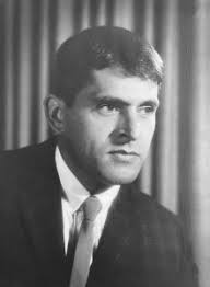 In Memoriam: Julian Nava '51