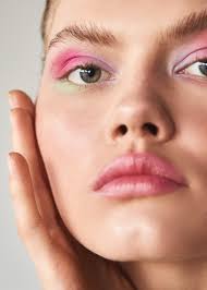 Konstanja-荧粉淡妆