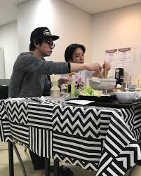 2019 01 14 16 00 本番前のルーティン マッスル部に鍋部 新入部員も加わり 2019年もより一層 部活動に励んでおります 嵐 5x20 2019 鍋部 マッスル部 新入部員 1日で休部 嵐 コンサート 嵐ライブ 松本潤