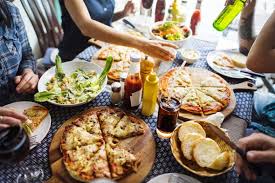 Friends Having Pizza At A Restaurant By Rawpixel Friends Having Pizza At A Restaurant Pizza Friends Rawpixel R Food Photography Tutorial Food Food Photo