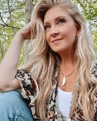 Suzanne Mckibbin's Instagram, Twitter & Facebook