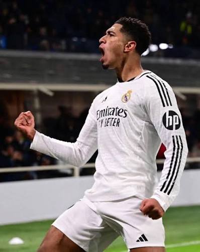 🔄 Mourinho is preparing a bold positional tweak for Jude Bellingham — and it could unlock his full goal-scoring potential at Real Madrid. 🎯 #realmadrid #JudeBellingham