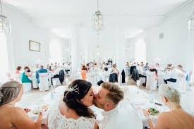 Du kan nemt tilbringe dagen med fritidsaktiviteter ved at tage på sightseeing og udforske nabolaget. Hochzeit Schloss Dachau Hochzeitsplaner Munchen