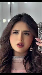 Minhal Malik Lemon Max Video