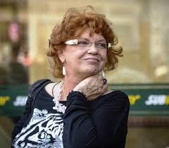 A moştenit frumuseţea angelică de la bunică, o prinţesă originară din polonia. Actrita Cezara Dafinescu Adevarul Despre Viata Ei Solitara De Ce