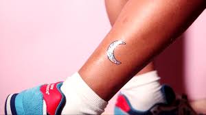You should always remember that tattoo is made for the whole rest of your life and its meaning will be always fallowing you. Sailor Moon Holographic Tattoonie Tattooforaweek Klebetattoos Klebetattoos Kaufen Fake Tattoo Bestellen Tattooforaweek De Monde Na K12 L18 R1 K4