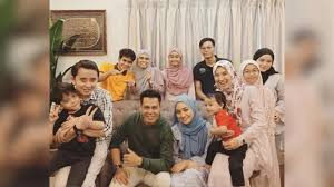 Fauzi nawawi, lisdawati, fadilah mansor, hisham ahmad, yalal chin, dinie juri sebelum akhirat ini mengisahkan. Lisdawati Tenang Hadapi Musibah