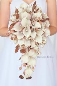 It's a trend that has been popular for years and still has all the love of wedding creatives adorable bouquets, bridal bouquets, bridal look, flowers, fresh flowers, multicolored bouquet, original bouquets, pastel wedding, pastel wedding. 330 Bling Bouquets Ideas In 2021 Bride Bouquets Beautiful Wedding Flowers Wedding