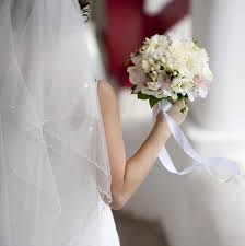 Suchen sie in stockfotos und lizenzfreien bildern zum thema hochzeitskleid von istock. Instagram Die Hasslichsten Brautkleider Brigitte De