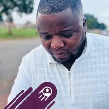 Atambwali Sametana Lameck:Hey sweet, ndili panja pa mpanda wakwanu  Rose......iiiiiiih sorry ndatalikila ndili ku Lilongwe Lameck: Eish ok  ndinali ndi fifty thousand ndiye basi next time Rose: aaaaah chonde  tangondipatsa 2 minutes,