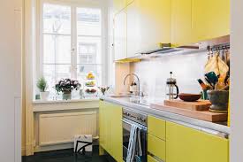 Harga kitchen set dalam berbagai bentuk dan luas ruangan yang kecil sekalipun sebenarnya dapat menyesuaikan pada anggaran yang tersedia. 18 Desain Kitchen Set Mini Terfavorit