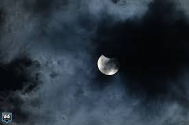 Vandaag zou om 10.37 uur het hoogtepunt zijn van een zonsverduistering hier in nederland. Ixsfdjl Xwpbcm