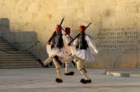 — εγώ δουλεύω στην αθήνα. Ellhnikh E8nikh Froyra Nationalgarder Syntagma A8hna Pikist