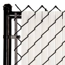 Alternating slats allow you to glance through the fence without the world peering back in. Slat Depot Maximum Privacy White For 6ft Chain Link Fence Walmart Com Walmart Com