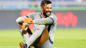 أعلن الهلال في ساعة مبكرة من صباح يوم الأحد تعاقده مع محمد العويس، حارس أهلي جدة والمنتخب السعودي في صفقة انتقال حر.وأشار الهلال عبر خبر . Ù…Ø­Ù…Ø¯ Ø§Ù„Ø¹ÙˆÙŠØ³ ÙŠØ·Ù„Ø¨ ÙØ³Ø® Ø¹Ù‚Ø¯Ù‡ Ù…Ø¹ Ø§Ù„Ø£Ù‡Ù„ÙŠ Ù„Ù„Ø§Ù†Ø¶Ù…Ø§Ù… Ù„Ù†Ø§Ø¯ÙŠ Ø§Ù„Ù†ØµØ±