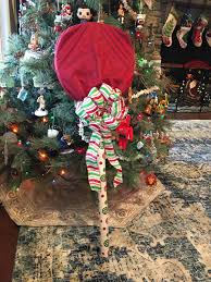 Christmas yard decorations are a fantastic way to both enjoy and spread christmas cheer to all who pass by your house! I Had To Wrap A Golf Club So I Turned It Into A Giant Lollipop Mildlyinteresting