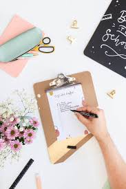 Buro einrichten checkliste tipps fur selbststandige grunder. Diy Schreibtisch Accessoires Mit Spruhlacken Gestalten