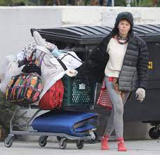 Bir dönem fırtınalar estiren ateşli güzel. Baywatch Star Jeremy Jackson S Homeless Ex Loni Willison Picks Through Trash After He Refused To Help Former Model
