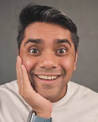 While everyone's obsessed with reels and going viral, I'm over here serving  up stills—🤭🤭 Life's been a riot of color and noise…the smile