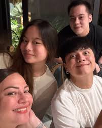 Francia - DANIEL PADILLA MOM KARLA ESTRAD AND SIBLINGS Daniel Padilla with  his mom, Mommy Karla Estrada and his 2 younger siblings #celebrity #Daniel  #DanielPadilla #KarlaEstrada #family #InShot | Facebook