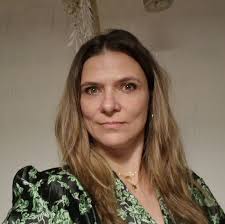 🎁 LIKE, SHARE AND WIN @ To Be Dressed🎁 👜Brown or Green👜 Met deze rare  en tegelijkertijd de mooiste tijd van het jaar is het bij To Be Dressed:  👊TIJD VOOR CADEAUTJES👊