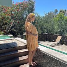 After supposedly dying on january 30, 2007 after eating tainted pancakes, she returned several times as an angel and was revealed to be alive on may 17, 2011. Bald Vierfach Mama Teresa Palmer Verrat Das Babygeschlecht Promiflash De
