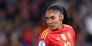Salma Paralluelo: Pourquoi cette star du foot a tout arrêté! - Imagen principal del artículo