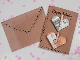 Anleitung um ein origami herz aus jedem euro geldschein zu falten. Herzen Falten Aus Geldscheinen Diy Geschenk Fur Hochzeit Geburtstag