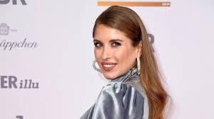 Passenderweise erlaubt die bayerische hauptstadt zudem 14.000 fans im stadion. Cathy Hummels Sie Zeigt Das Gesicht Von Sohn Ludwig Intouch