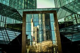Deutsche bank fell 2 percent in frankfurt trading. Deutsche Bank Und Commerzbank Fusion Ohne Alternative