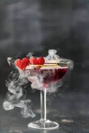 Des Belle Photos Artistique En Noir Blanc Avec Une Touche De Couleur Recettes De Boissons Valentines Day Food Cocktails Halloween