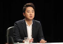 국민의힘 이준석 신임 당대표가 11일 서울 여의도 국민의힘 중앙당사에서 열린 제1차 전당대회에서 '뒤집기'는 없었다. ë‚˜ê²½ì› ì´ì¤€ì„ ì¶œë§ˆ ì„ ì–¸ 3ê°• êµ¬ë„ ì† í•©ì¢…ì—°íš¡ ë³€ìˆ˜ë¡œ ì„œìš¸ì‹ ë¬¸