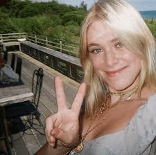 Olivia Kramer's Instagram, Twitter & Facebook