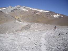 El volcán copahue se encuentra en alerta amarilla por lo que se recomendó no acercarse a la zona. Volcan Copahue Picture Of Volcano Copahue Neuquen Tripadvisor