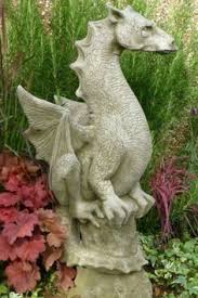 Figur Skulptur Drache Halvard Pheeberts By Fiona Scott Steinguss Vidroflor Drachen Skulpturen Gartenfiguren