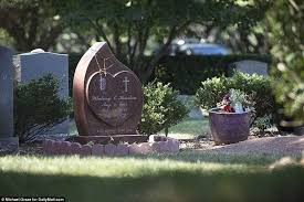 30 years ago, whitney sang her iconic rendition of the national anthem at super bowl xxv. Bobbi Kristina S Tombstone Is Seen For The First Time Daily Mail Online