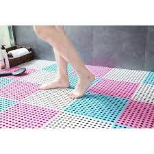 Karpet kecil sering diletakkan di depan pintu masuk rumah, kamar mandi dan kamar tidur. Jual Polkadot Bathroom Non Slip Mats Bedroom Karpet Kamar Mandi 30x30cm Terbaru Juli 2021 Blibli